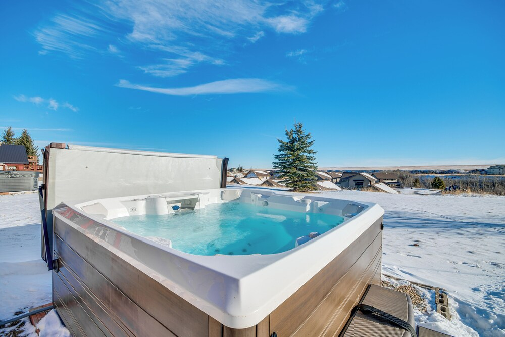 Red Lodge Townhome w/ Hot Tub & Mountain Views!