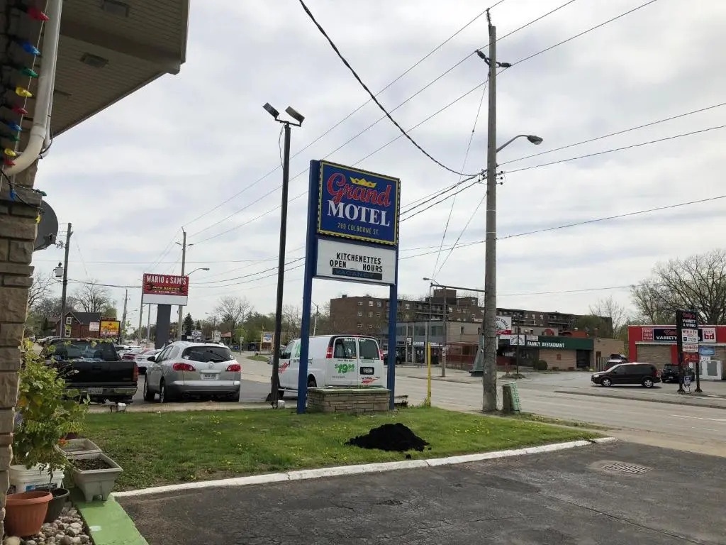 Grand Motel