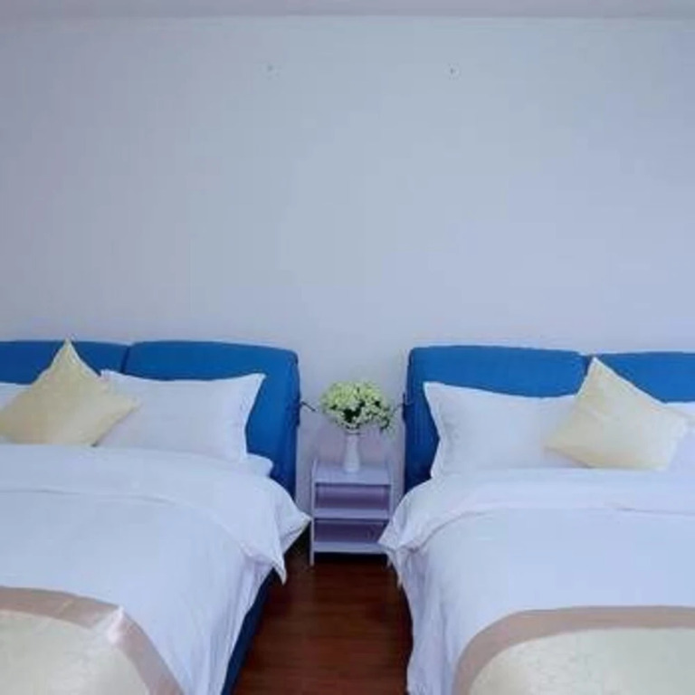 Yannian Square Hotel