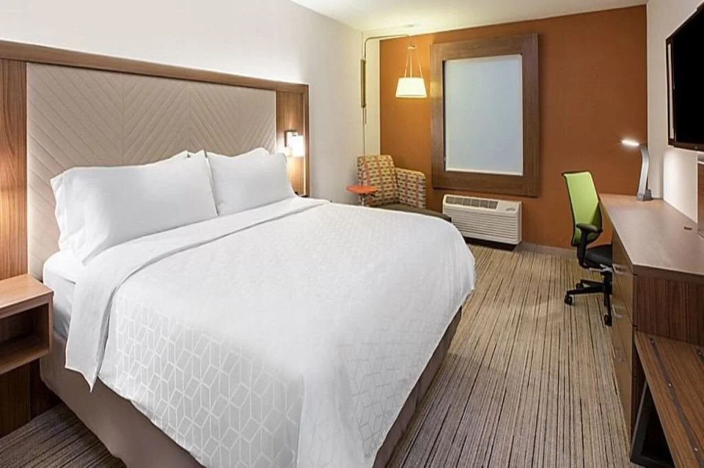 Holiday Inn Express & Suites - Cedar Springs - Grand Rapids N by IHG