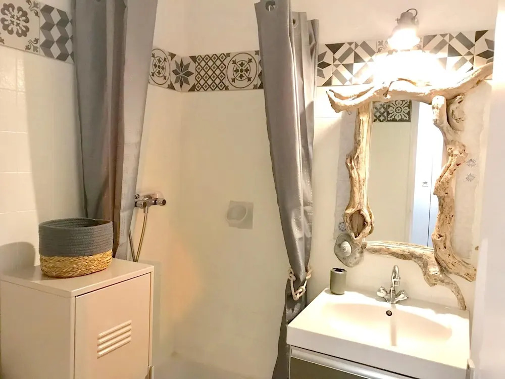 Studio in Mandelieu-la-napoule, With Wonderful Mountain View, Pool Access, Enclosed Garden - 1 km From the Beach