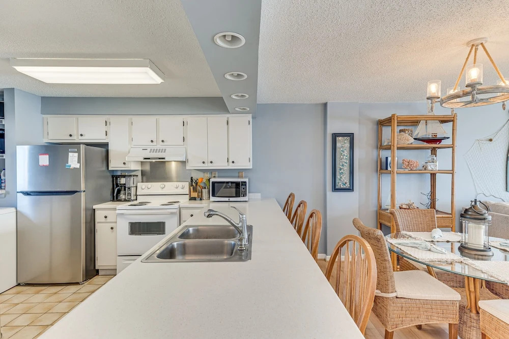 Seaside Indian Beach Getaway w/ Balcony + Views!