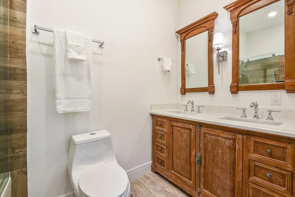 N Rampart Apartments - Lux 3BD 2BA French Quarter w Courtyard