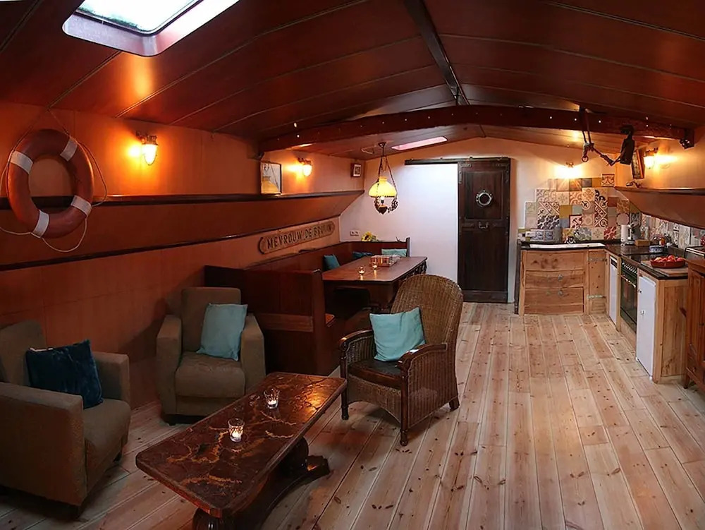 Boat Opoe Sientje