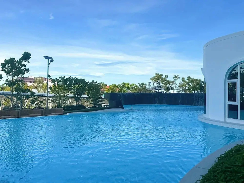 Brand New  1 Bedroom Seaview Condo - BWC