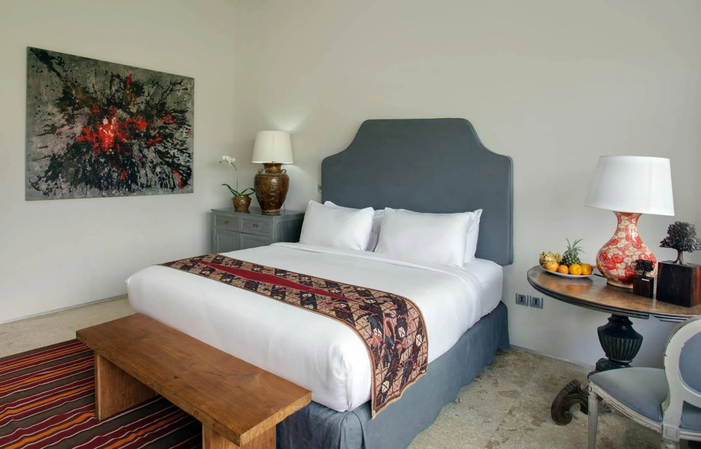 Room & Vespa Suite 2