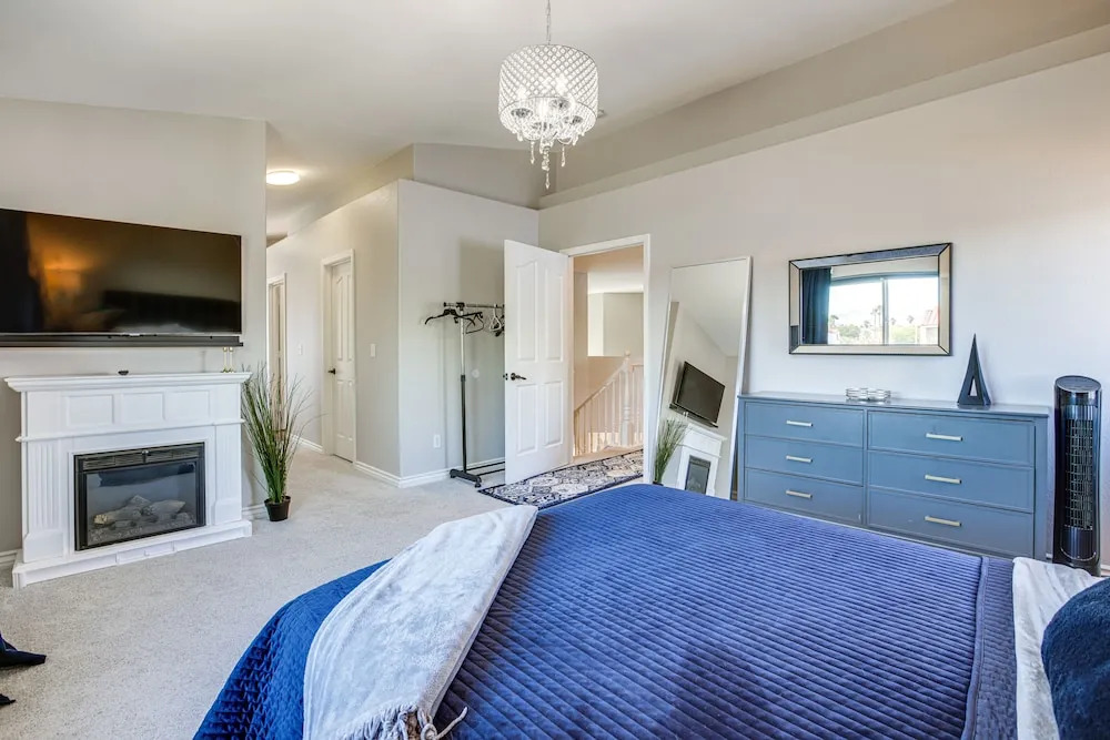 Large Las Vegas Home w/ Pool, Hot Tub + Game Room