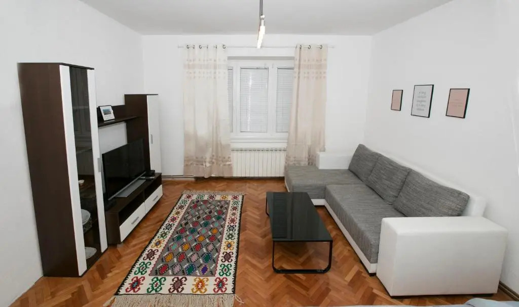 Downtown 3 Bedroom Apartment