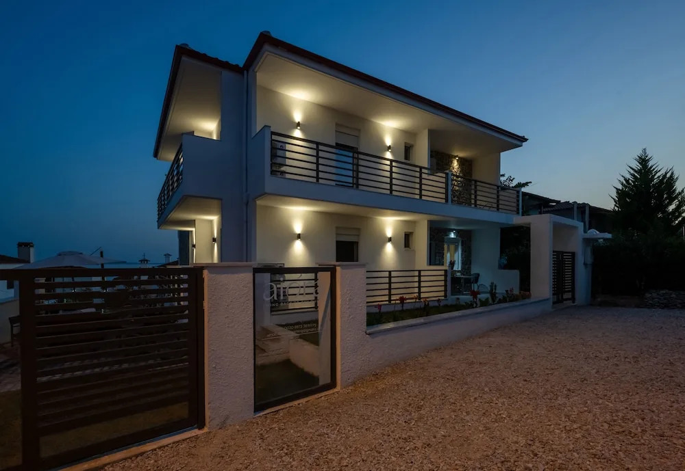 Aiora Suites