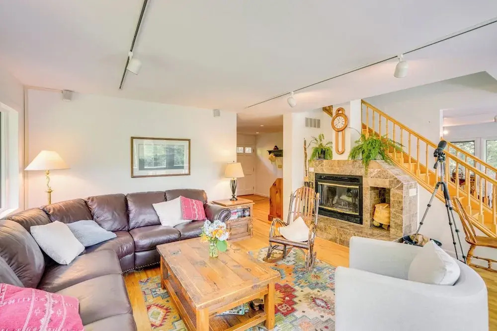 Great Barrington Lakeside Getaway w/ Kayak & Grill