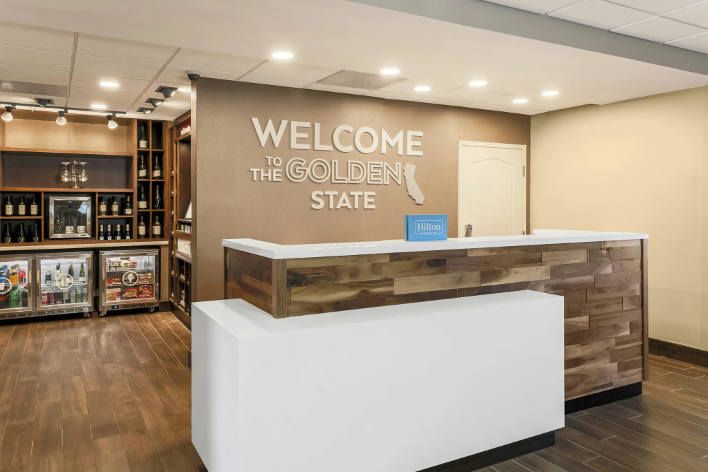 Hampton Inn & Suites Windsor-Sonoma Wine Country