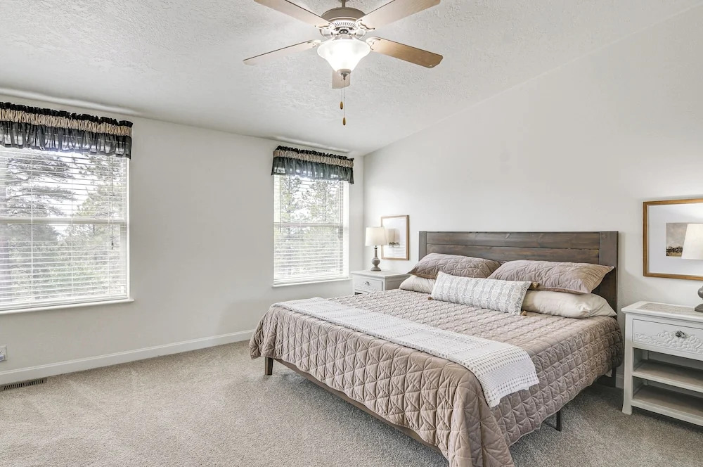 Secluded Boulder House - Next to National Forests!