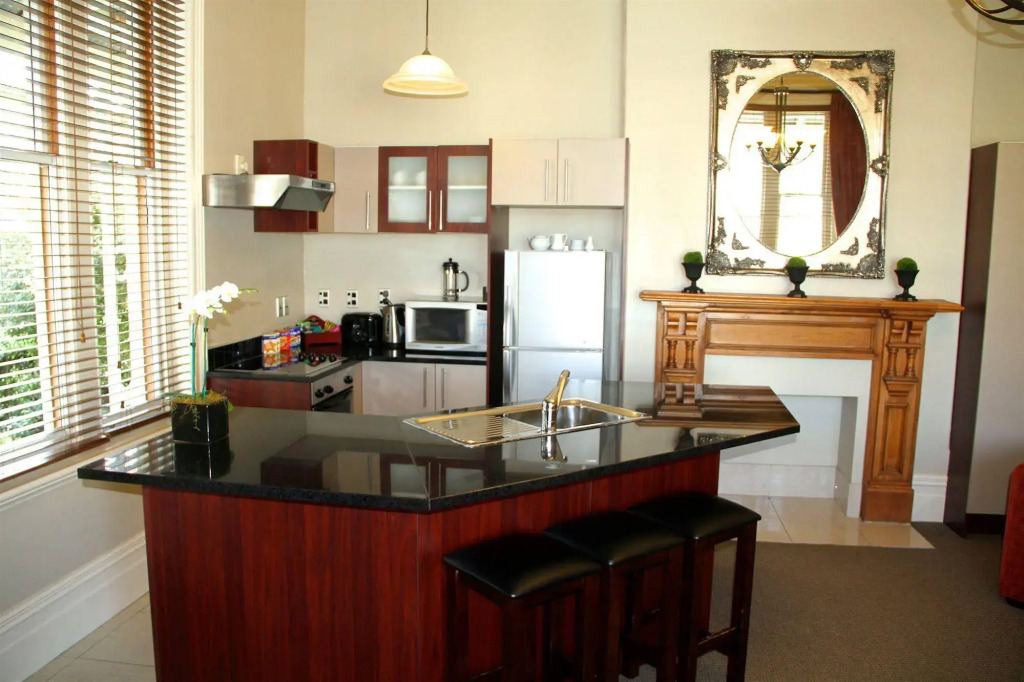 Merivale Manor