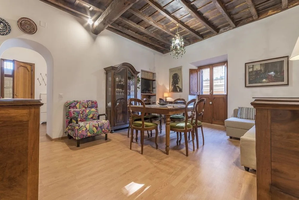 Montecitorio & Pantheon Stylish Flat