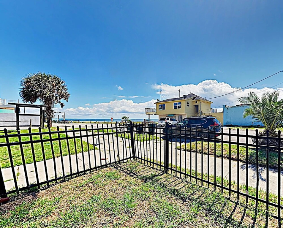 1028 Avenue M 1/2 Home 3 Bedrooms 2 Bathrooms Home