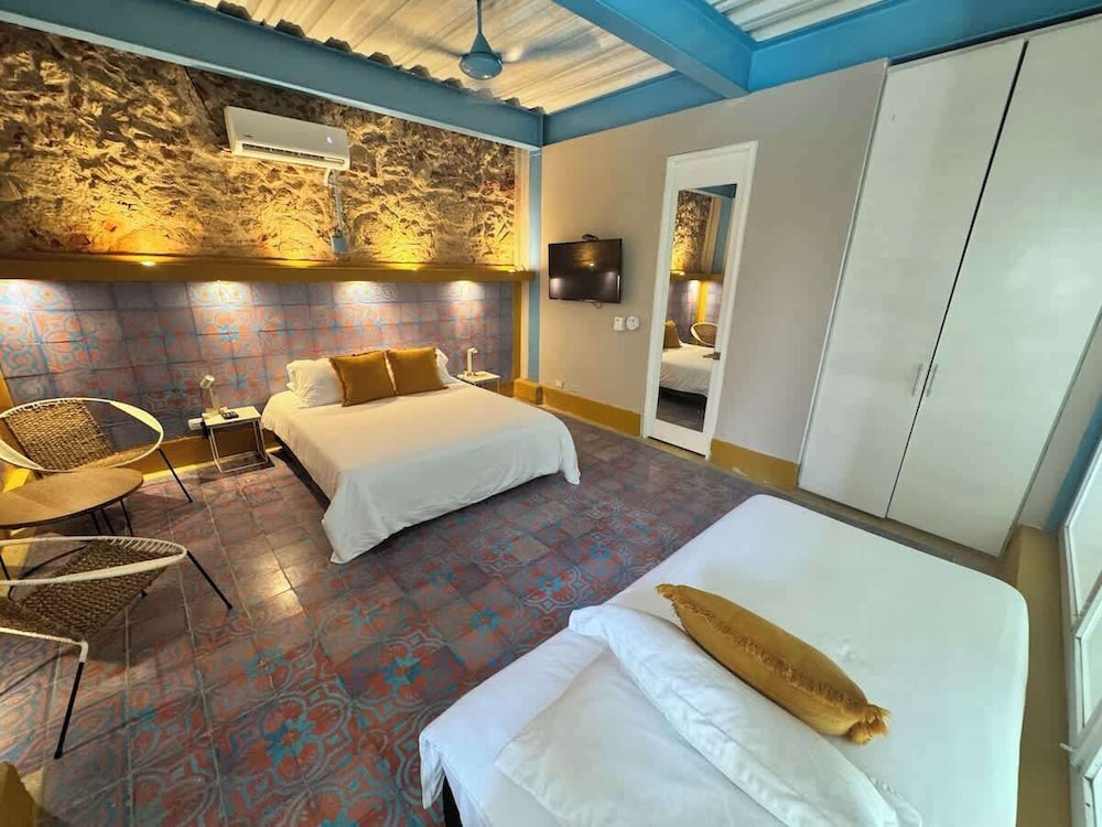 NOK Luxury Colonial Villa 6BR With Pool, Staff & Breakfast at Getsemani