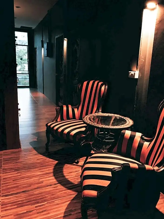Bloom Cafe & Hostel
