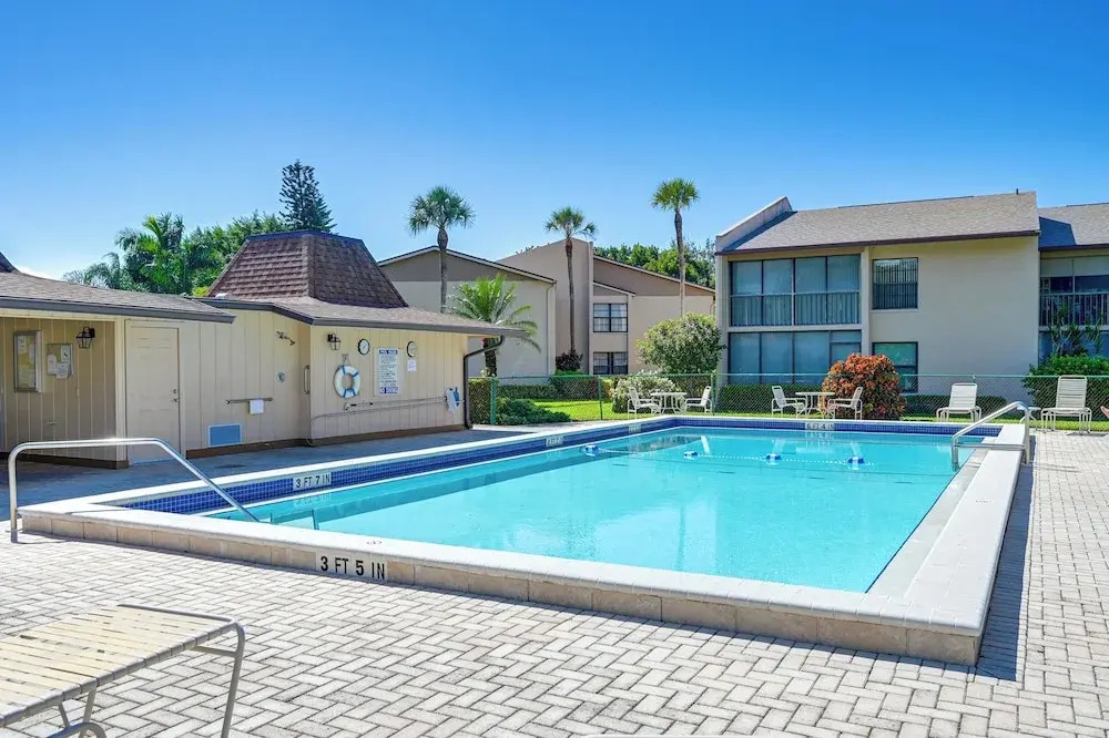 4 Mi to Beach! Naples Snowbird Nest w/ Pool Access