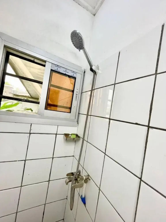 1 Bed Studio Sleeps 2 - Canal View, Wifi, Parking