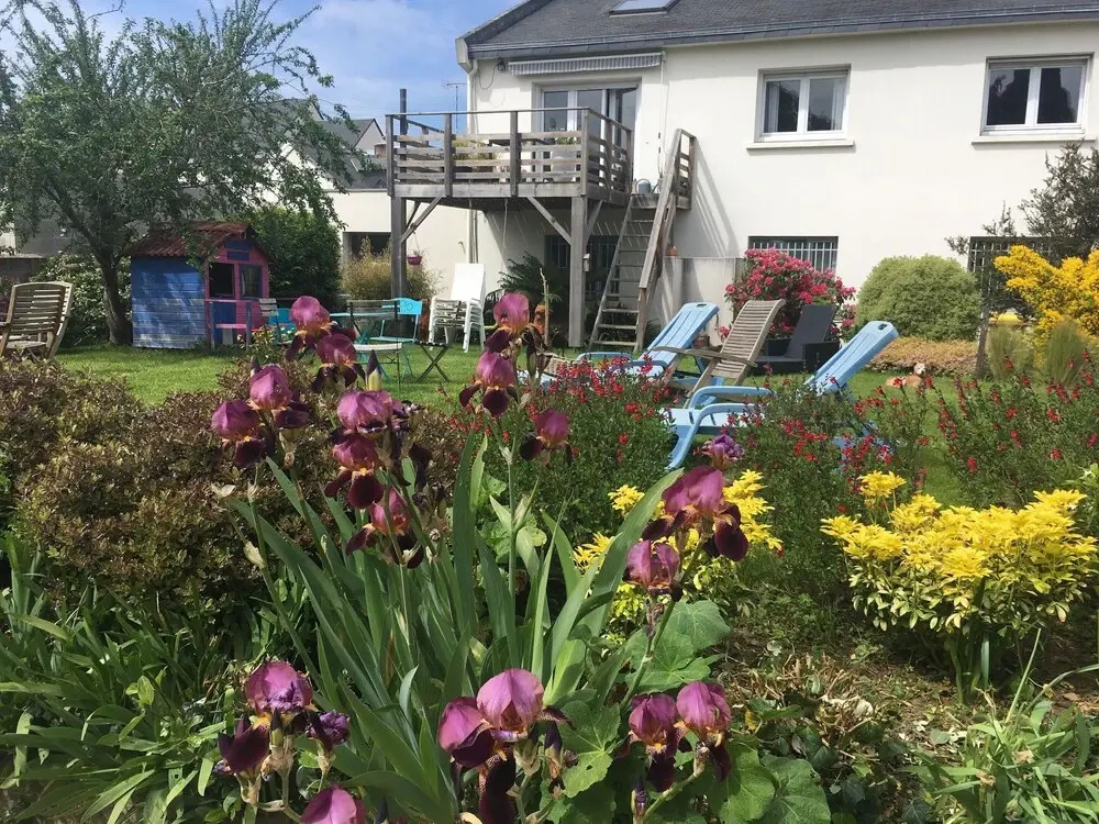 Unusual duplex with garden