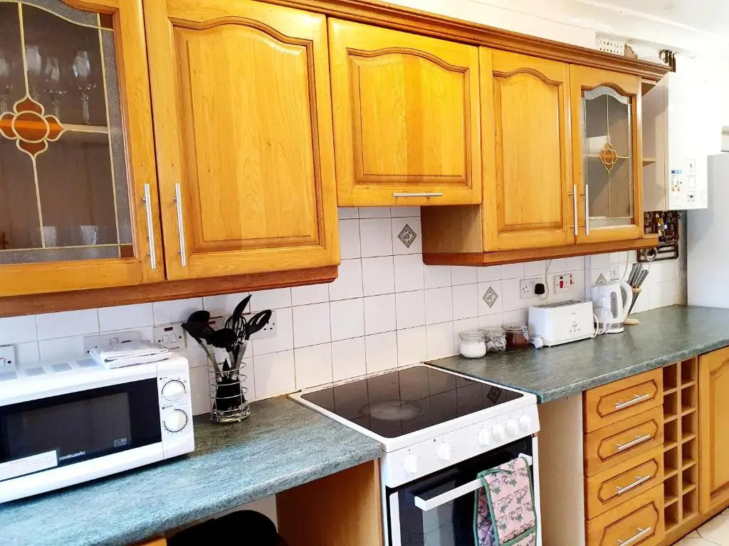 4 Bed House with Parking and WIFI Near Alexander Stadium - Suitable for Long Contractor Stays