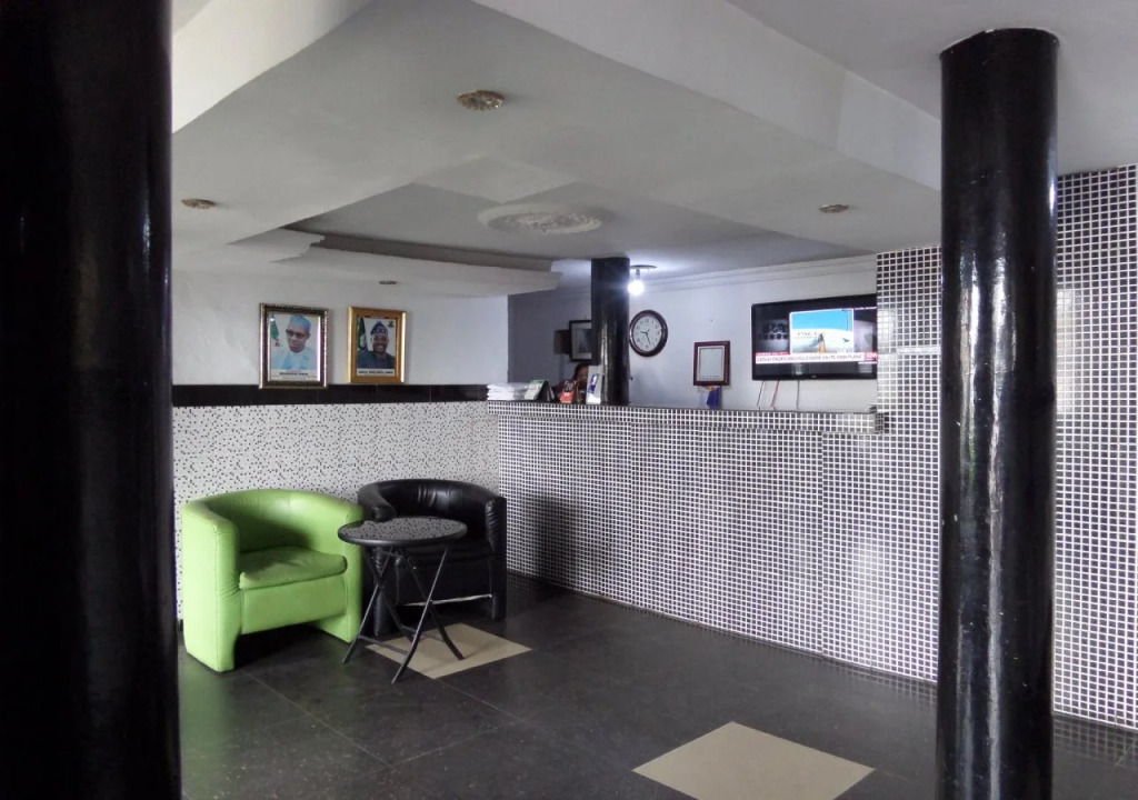 Metro Hotel Ajeigbe