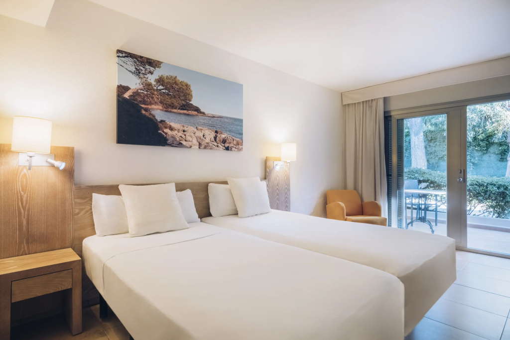 Отель Iberostar Waves Pinos Park