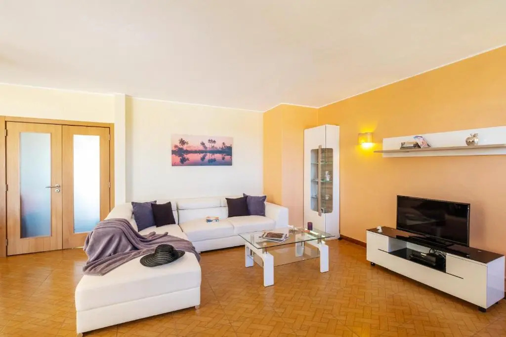 Villa Lurdes by Villa Plus