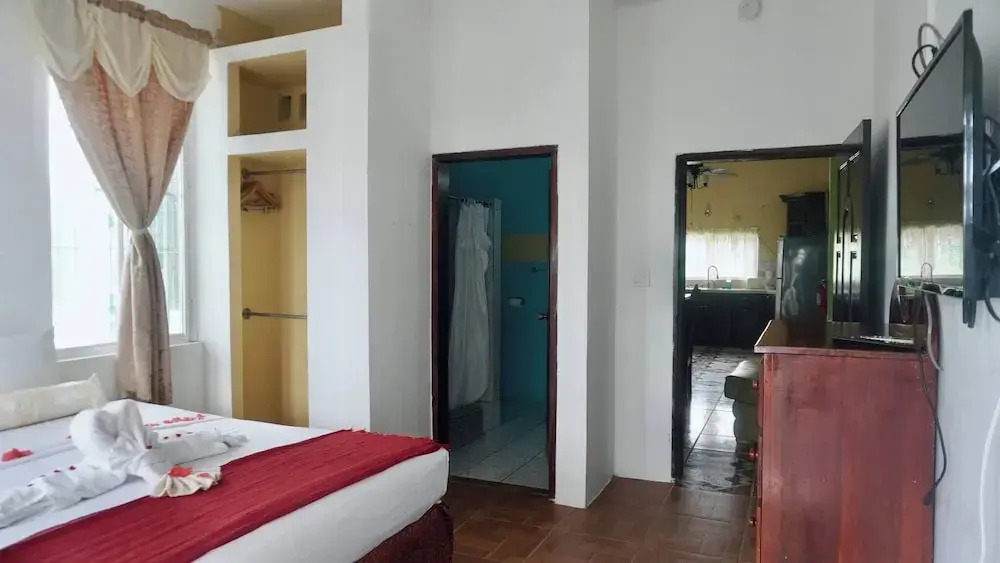 See Belize Waterside Sea View 2-bedroom Apartment w Balcony, Pool & Deck 2nd FL