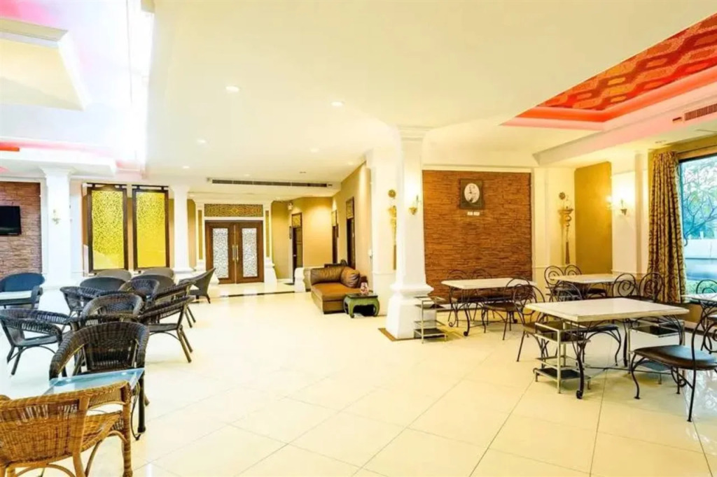 RedDoorz Plus Reun Rattana Rattanathibet