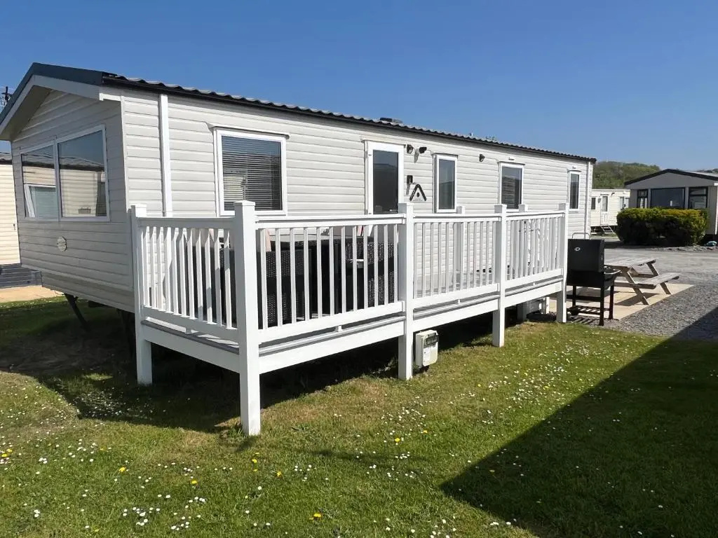 3 Bedroom Modern Caravan Sleeps up to 8