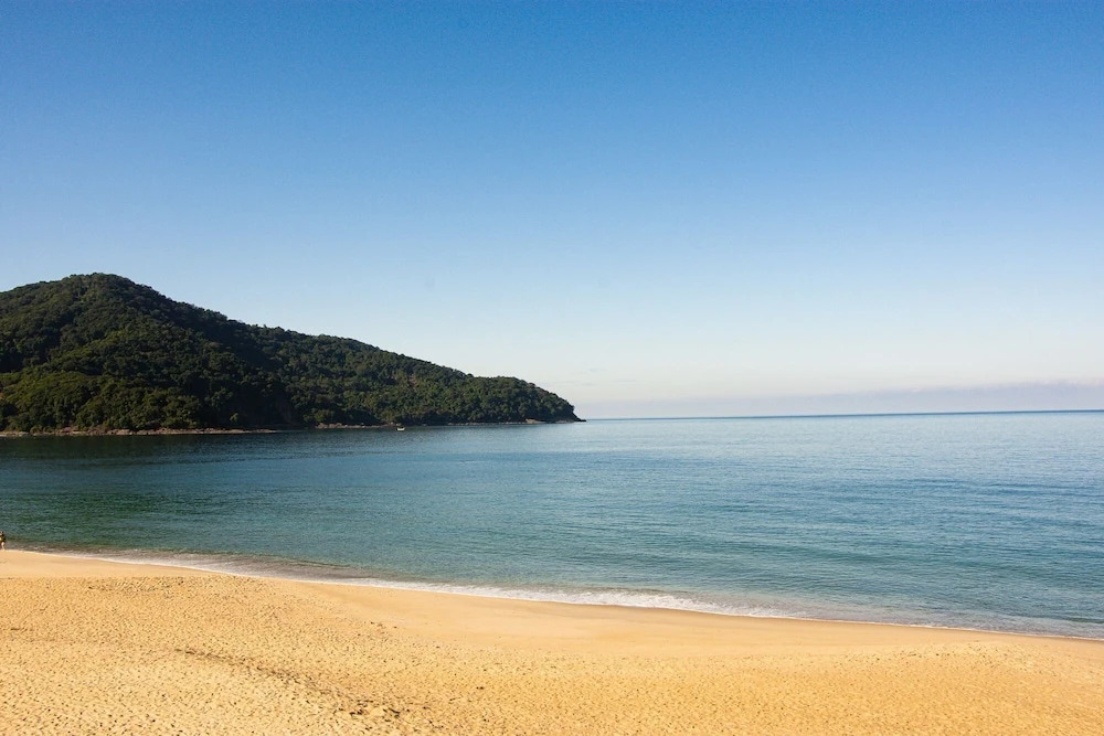 Casa com piscina aquecida a 100m da praia Maresias