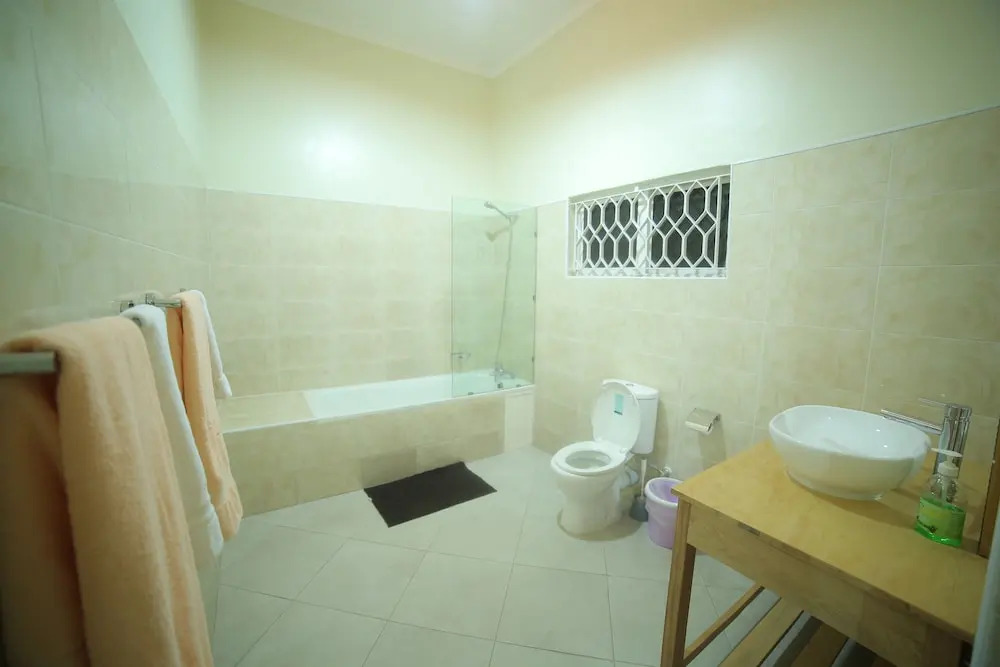 Entebbe Palm Hotel