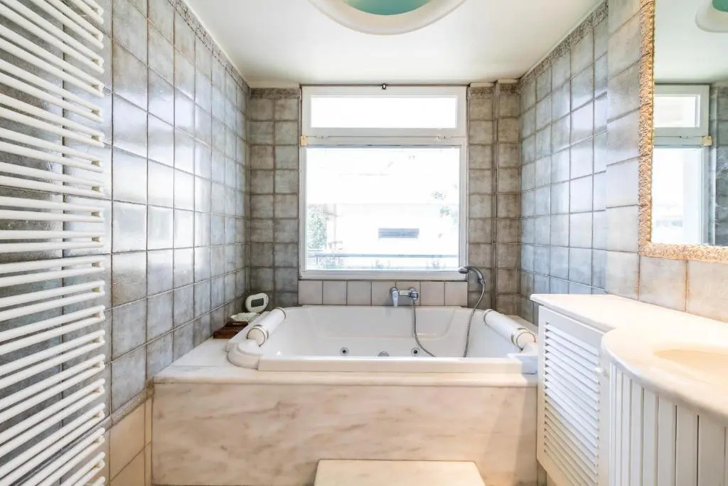 4 bdr Villa with Private Pool in Glyfada