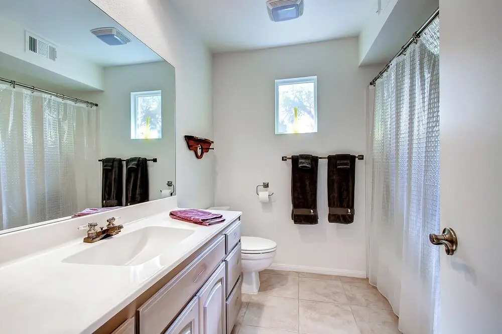 Country Club Home: 2br, 2 BA + Den ~ 1 Mi to Golf!