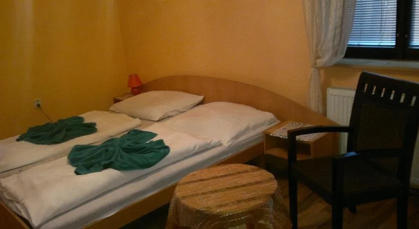 THE Z ACCOMMODATION