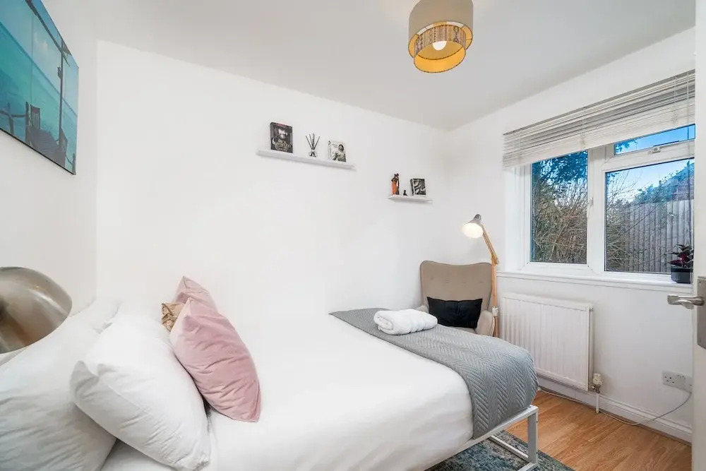 Madika Homes Stunning 2-bed Apartment in Edgware