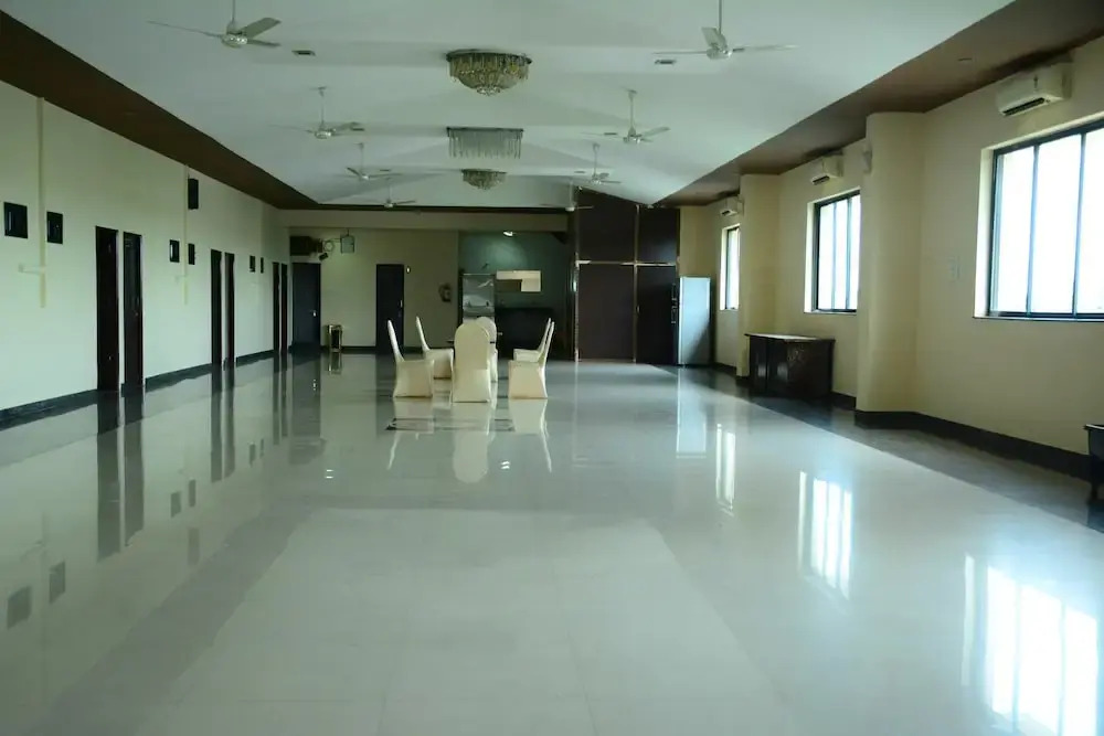 Super Hotel O Rani Durgawati Crossway Formerly Orient Palace