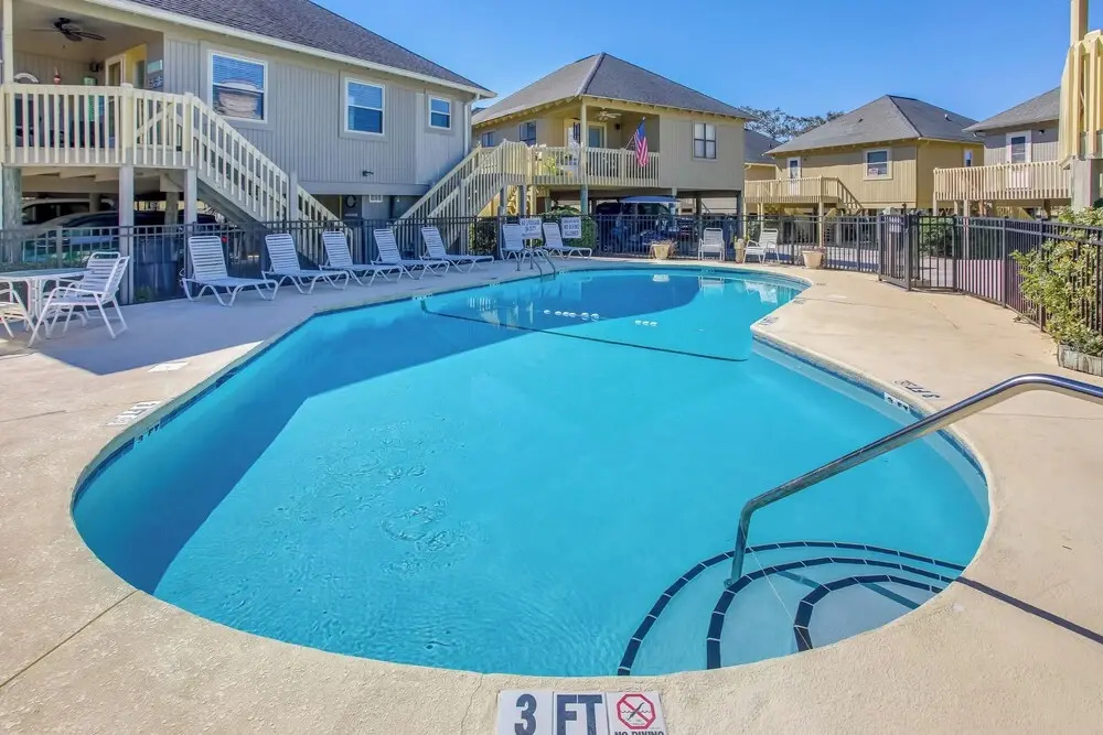 Myrtle Beach Cottage, Walk to Pools + Beach