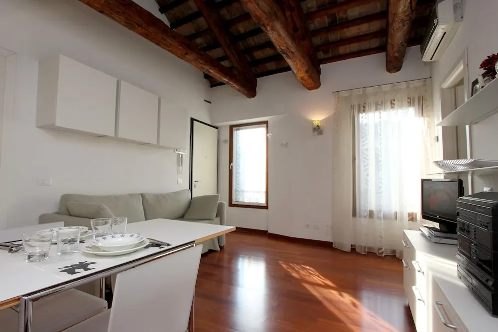City Apartments - Crystal