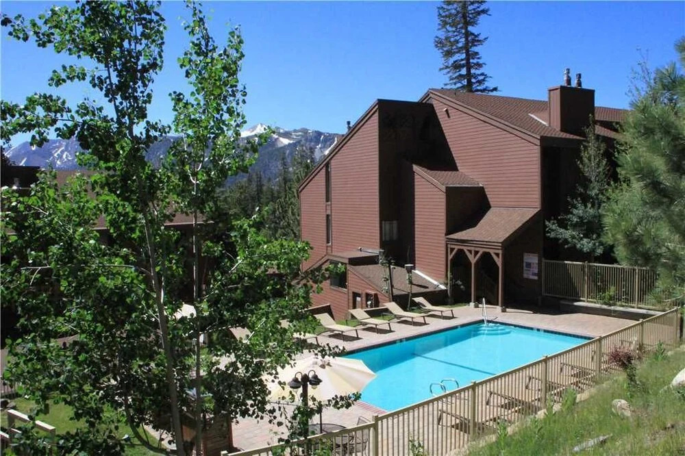 Mammoth Ski & Racquet Club #40 1 Bedroom 2 Bathrooms Condo
