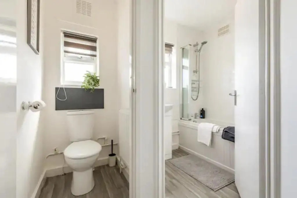 Luxury 3-Bed Apartment Near To London With Parking