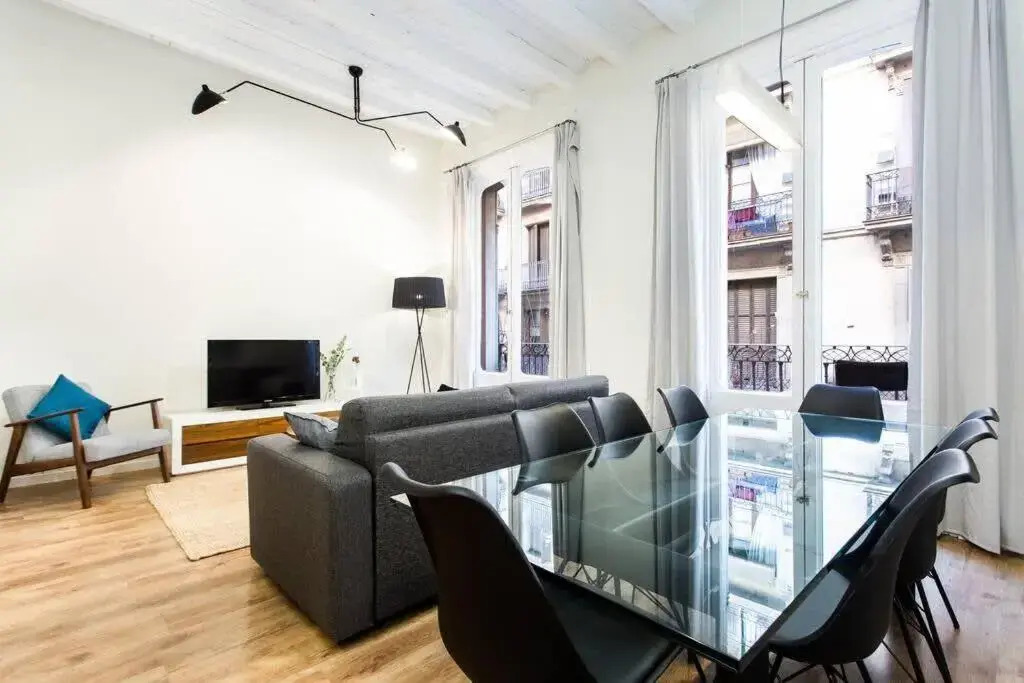 Bright and modern 4bedroom with terrace in Las Ramblas P2