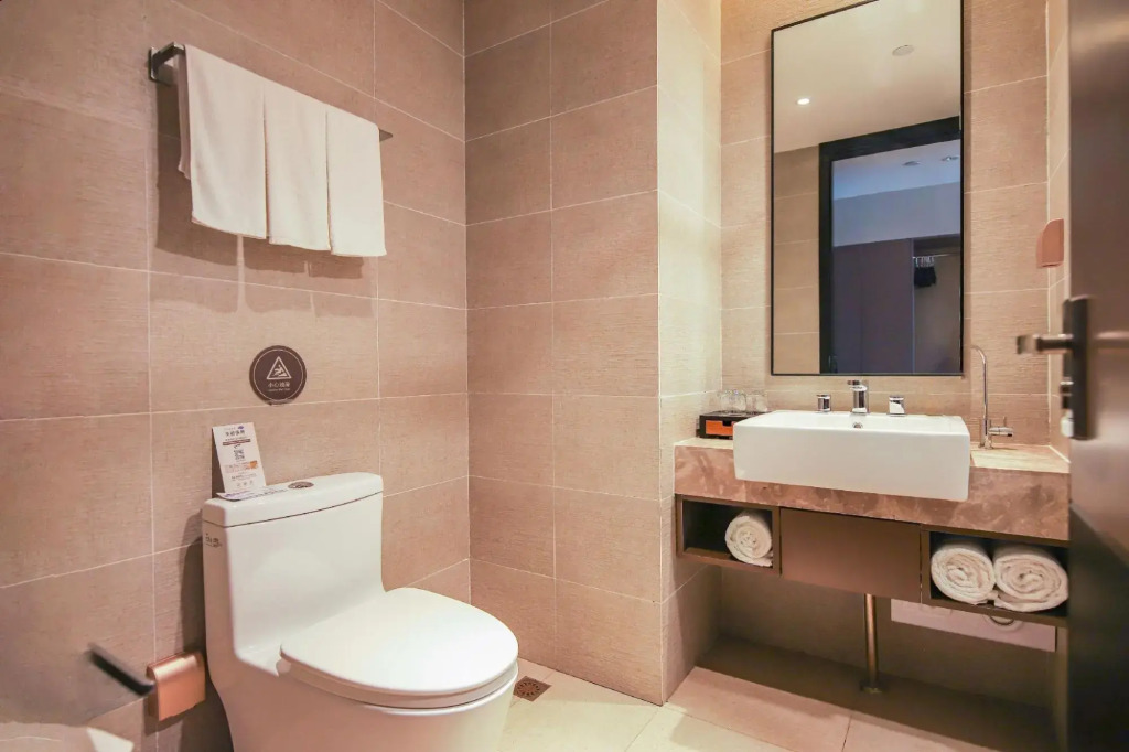 Yalan SEL High-Rise Hotel (Wuliying Subway Station)