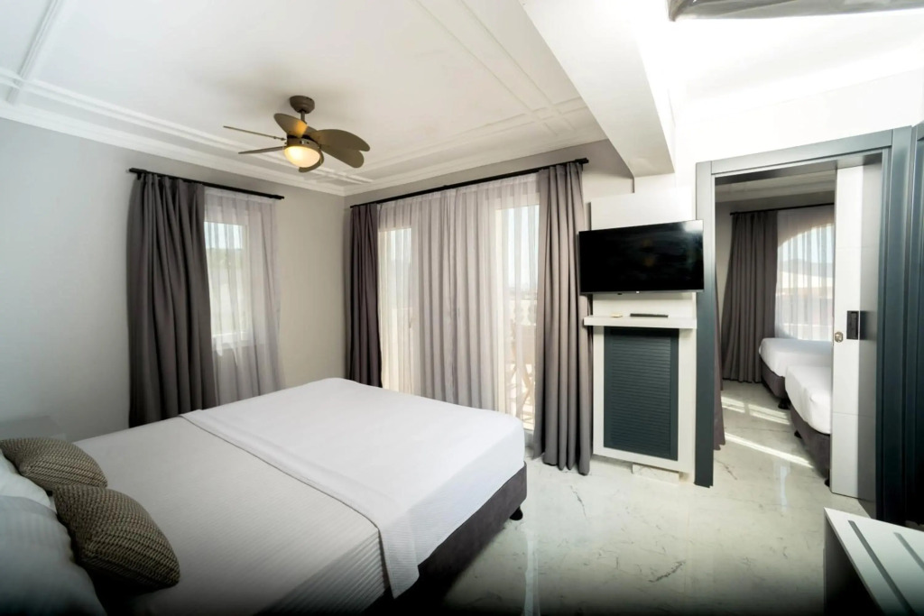 Art Suites Hotel