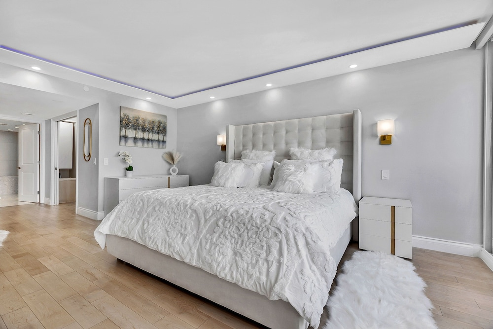 Edgy and Modern Condo on the Bay