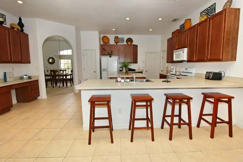 623 Coventry Drive 5 Bedrooms, 3 Bathrooms