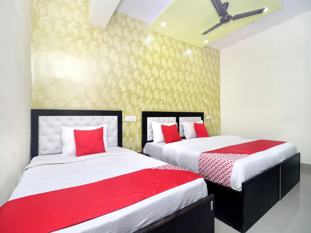 OYO 16693 Hotel Omni