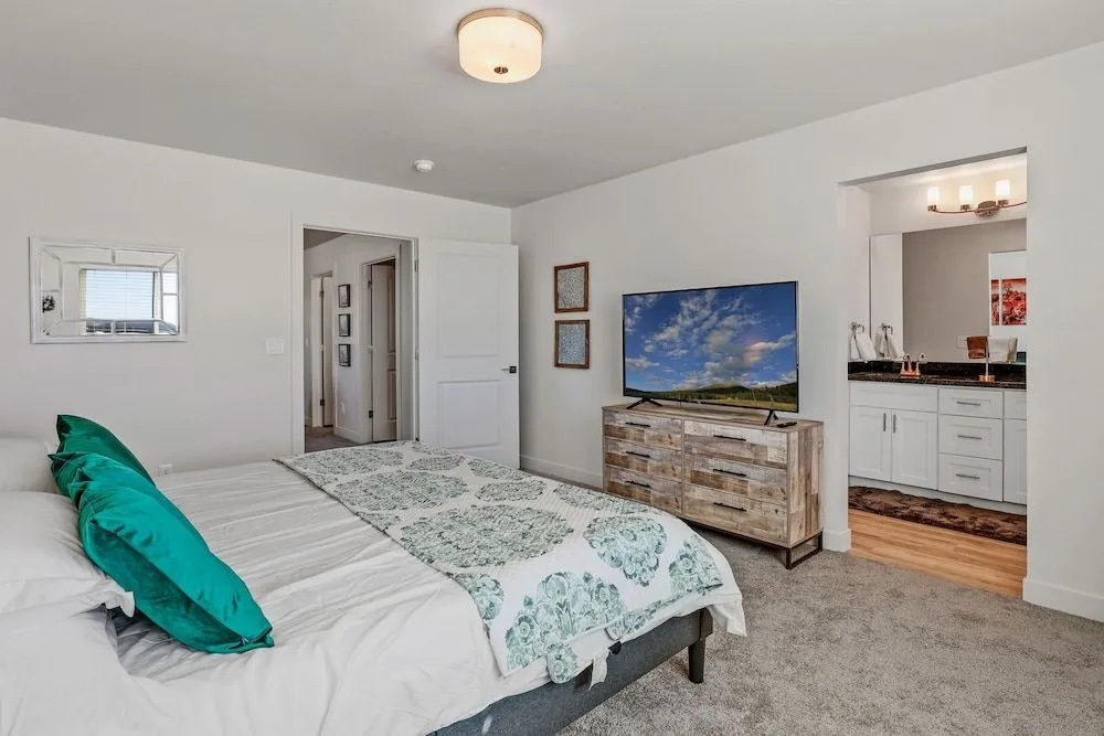 Bliss Flagstaff 55 3 Bedroom Townhouse by RedAwning