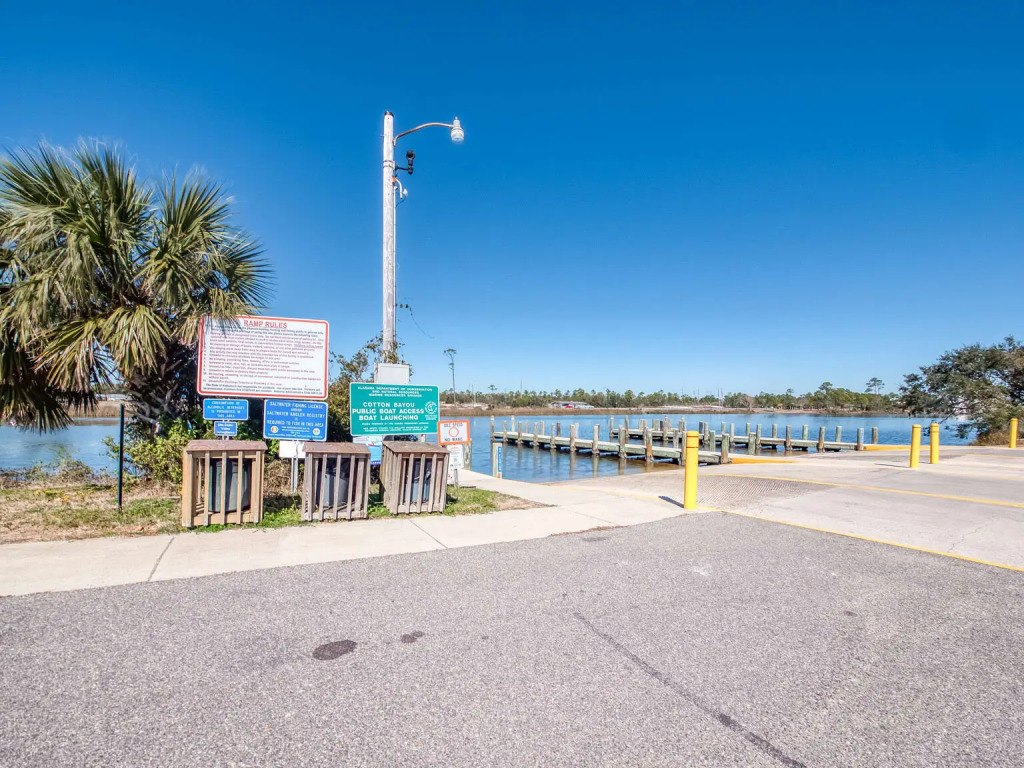 Luxury condo in the action of Orange Beach with pool and beach access